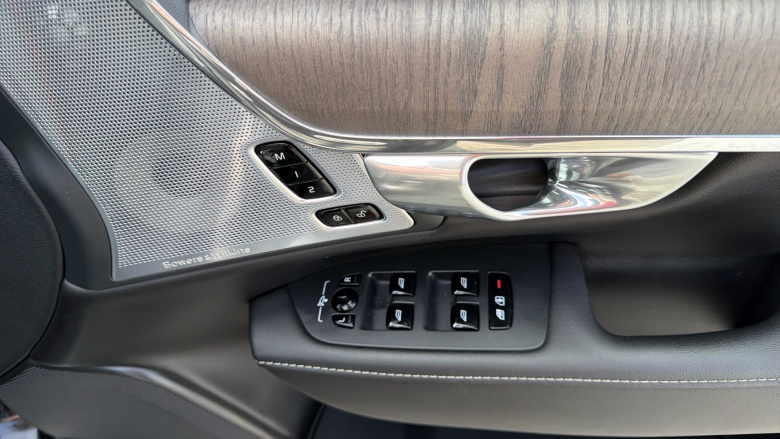 Volvo S90 2.0 T8 RC PHEV [455] Ultimate Dark 4dr AWD Auto Saloon